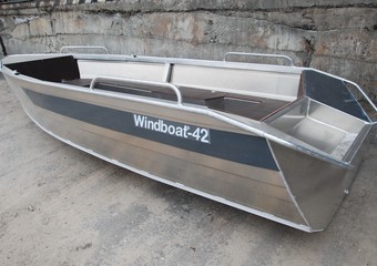 Моторно-гребная лодка Windboat 42m